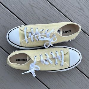 Brand new low top platform converse